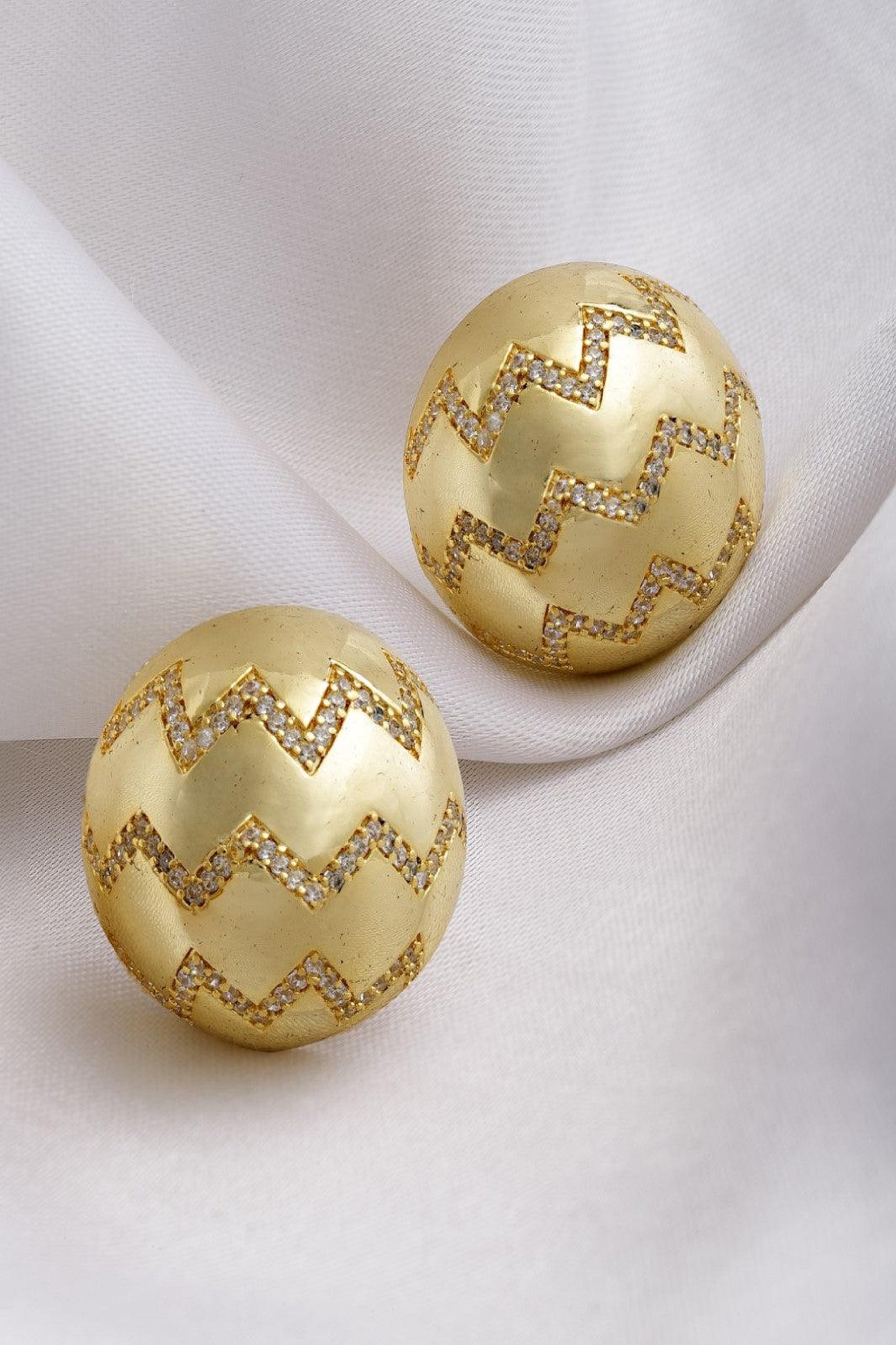 gold mini buttons stud