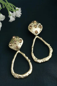 Gold Hammered Metal Dangler